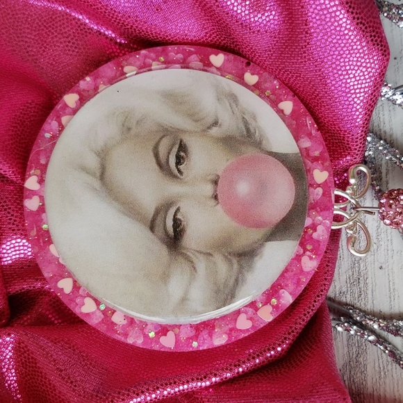 Marilyn Monroe Phone Grippy - Picture 4 of 5
